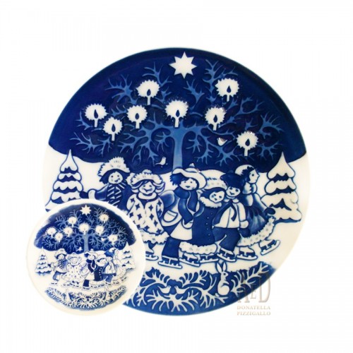 Royal Copenhagen Christmas Plate with Plaquette 2001 "Children in winter"